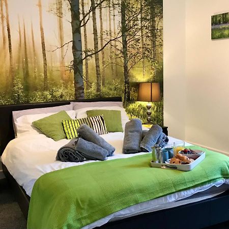 Stylish 3 Bedroom House Only 5 Mins From M6/M58 Wigan Eksteriør billede
