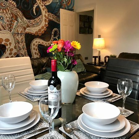 Stylish 3 Bedroom House Only 5 Mins From M6/M58 Wigan Eksteriør billede