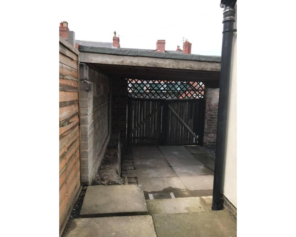 Stylish 3 Bedroom House Only 5 Mins From M6/M58 Wigan Eksteriør billede
