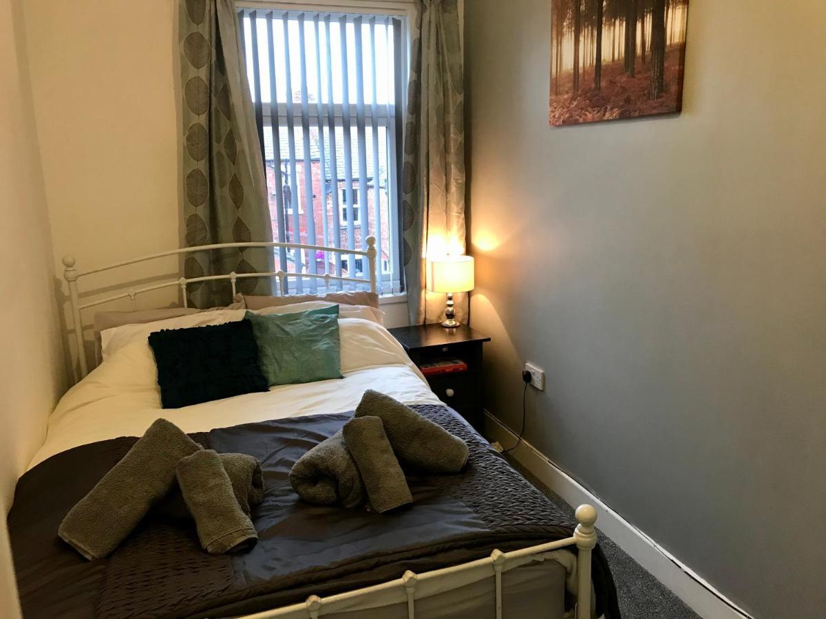 Stylish 3 Bedroom House Only 5 Mins From M6/M58 Wigan Eksteriør billede