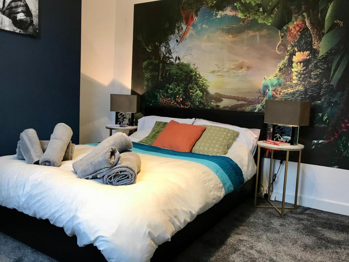 Stylish 3 Bedroom House Only 5 Mins From M6/M58 Wigan Eksteriør billede