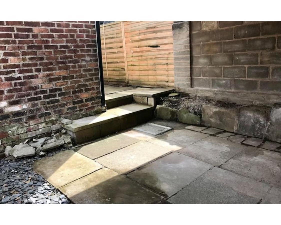 Stylish 3 Bedroom House Only 5 Mins From M6/M58 Wigan Eksteriør billede